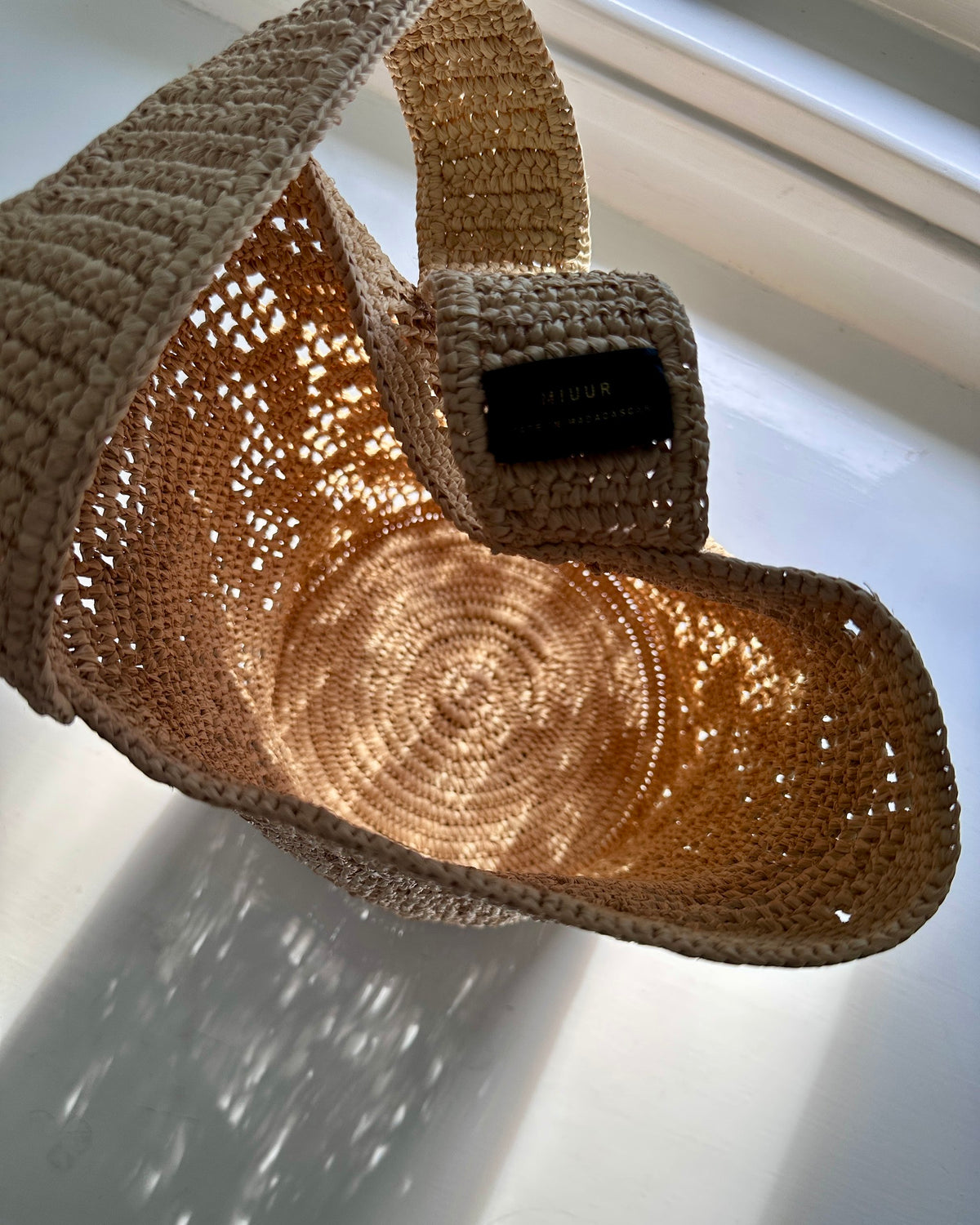 Nura raffia bucket